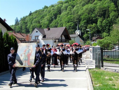 Povorka je bila dolga ...